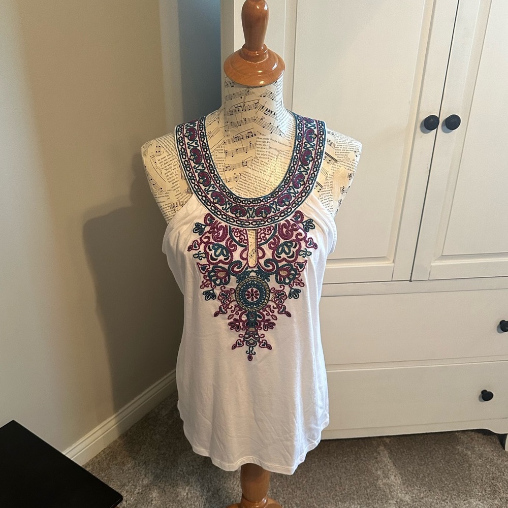 INC white sleeveless top with embroidery. Size Large